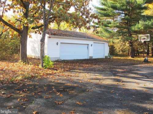 1639 Perkins Ln, Beverly, NJ 08010-2203