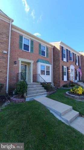 12151 Stallion Ct, Woodbridge, VA 22192-6225