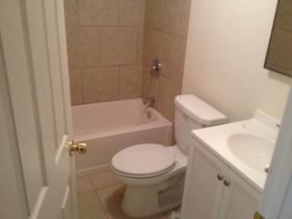 950 Baker St, Bakersfield CA  93305-4318 exterior