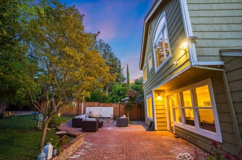 7577 Trotter Way, Pleasanton CA  94566-3121 exterior