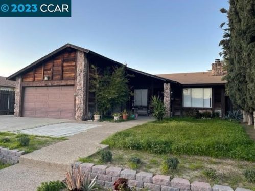 990 Almond Dr, Oakley, CA 94561-2112