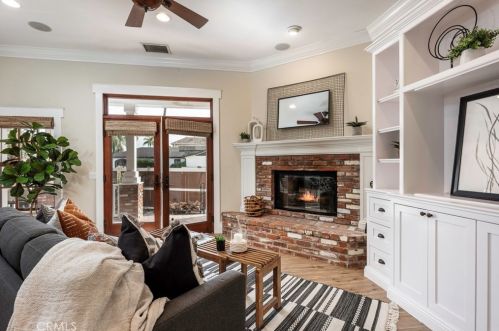 5250 Appian Way, Long Beach CA  90803-1901 exterior