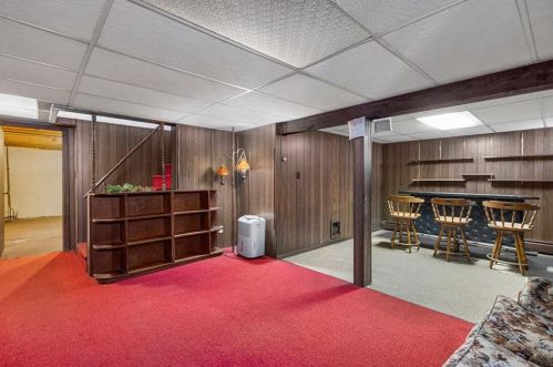 59 Grinnell Ave, Tiverton RI  02878-1901 exterior