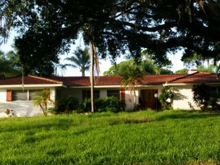 1162 Carmella Cir, Sarasota, FL 34243-1101