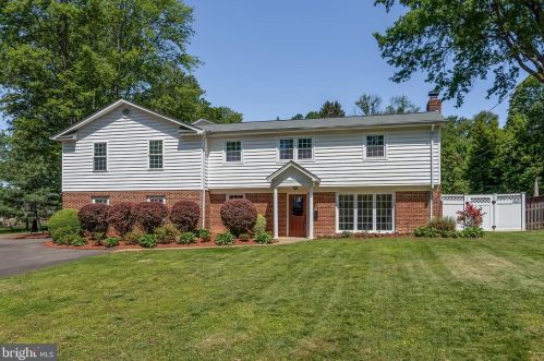 7732 Ogden Ct, Falls Church, VA 22043-3322