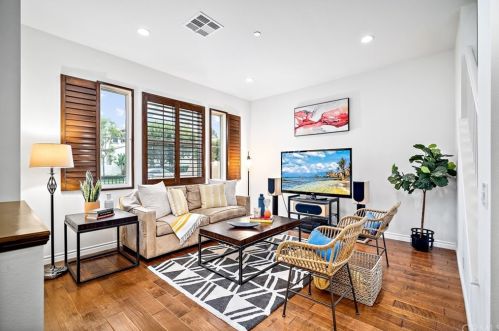30 Opus, Irvine, CA 92618-1502