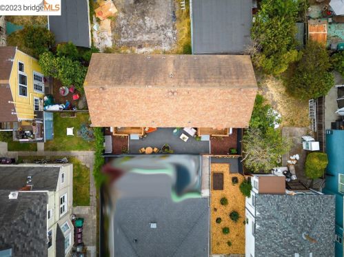 1058 56th St, Oakland CA 94608-2745 exterior