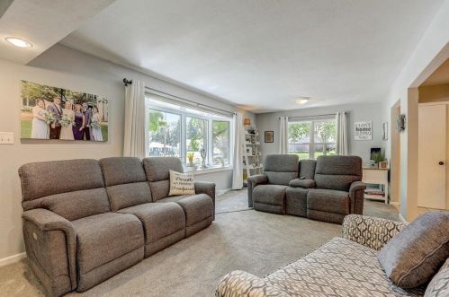 560 17th Ave, West Bend, WI 53095-3727