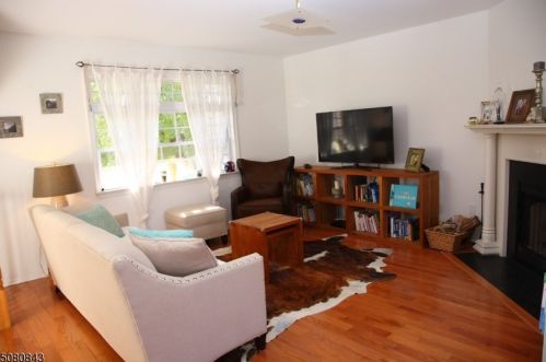17 Castle Dr, Berkeley Heights NJ  07922-1537 exterior
