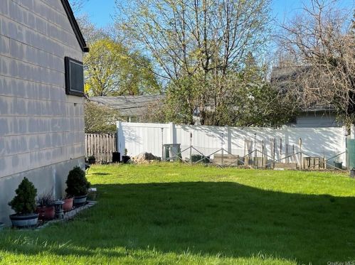 6 Tavarone St, Garnerville, NY 10923-1733