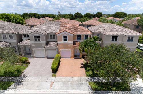 3834 171st Ave, Hollywood, FL 33027-4651