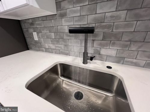 4950 19th St, Philadelphia PA  19112-0017 exterior