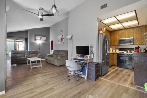 687 Parkview Dr, Lake Elsinore CA  92530-7072 exterior