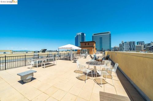 569 9th St, Oakland CA  94607-3833 exterior