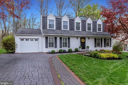10726 Burr Oak Way, Springfield, VA 22015-2412