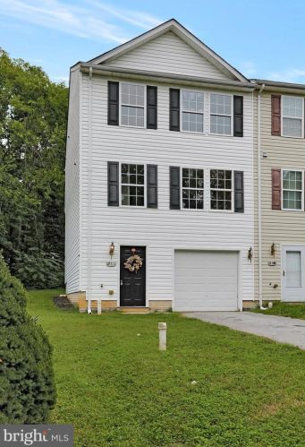 212 Ann St, Charles Town WV  25414-1604 exterior