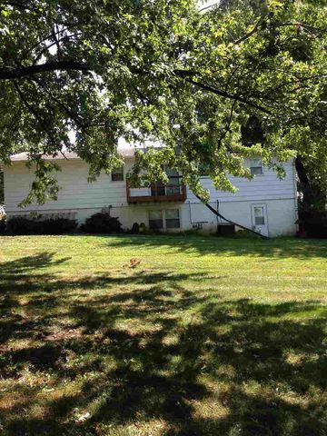 147 Circle Dr, Williamsburg, IA 52361-9345