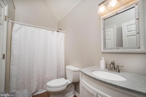 627 Coates Ln, Norristown PA  19406-2558 exterior
