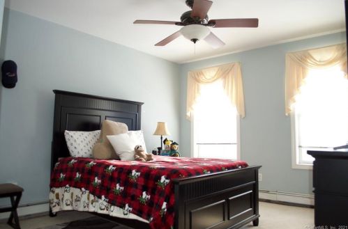 159 Vlg Rd, Huntington CT 06484-1670 exterior