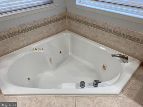 13008 Pilgrims Inn Dr, Woodbridge VA  22193-4989 exterior