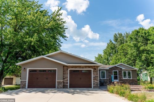 41 Lakeview Dr, Slayton, MN 56172-1926