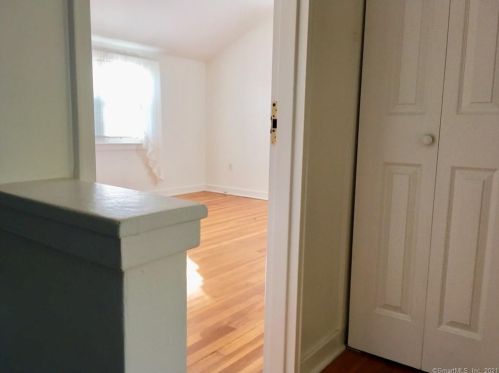 51 Lakeview Ter, Derby CT 06418-1057 exterior