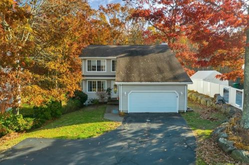 44 Yorkshire Dr, Waterford, CT 06385-1715