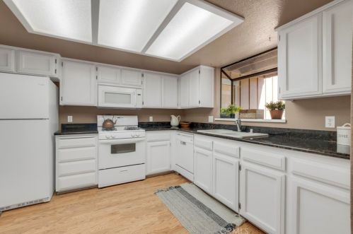 8 Alameda Park Cir, Chico CA 95928-4174 exterior