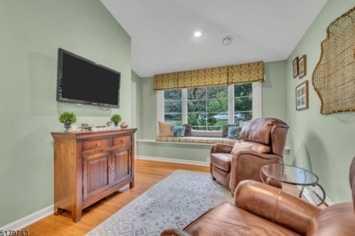 121 Southern Blvd, Chatham Township NJ 07928-1323 exterior