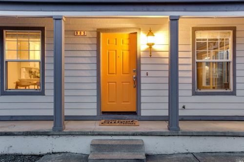 905 Kingwood St, Santa Rosa, CA 95401-6509