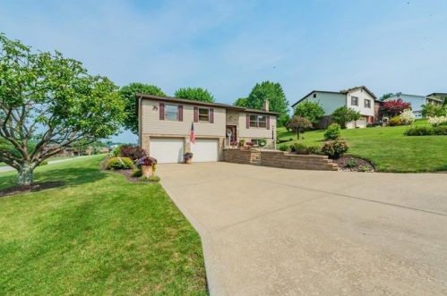 318 Skyview Dr, Jeannette, PA 15644-1142