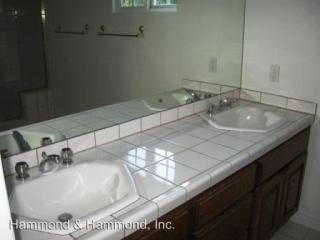 5311 Edgeware Dr, Calabasas CA  91301-2320 exterior