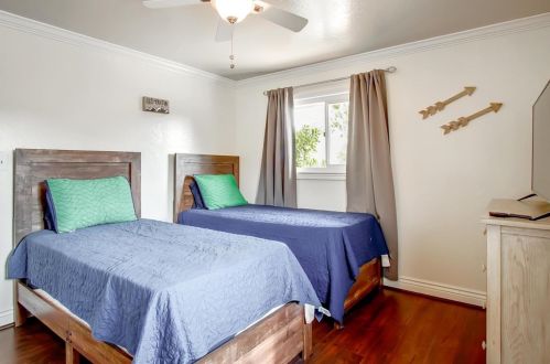 1090 Westward Dr, Hollister CA  95023-5717 exterior