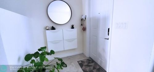 9215 33rd Ln, Hialeah, FL 33018-5067