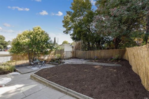 5044 Fairfax Ave, Oakland CA 94601-5811 exterior