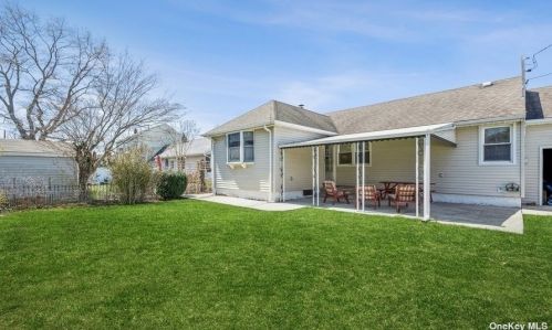 151 Pollok Pl, Hicksville NY  11801-2220 exterior