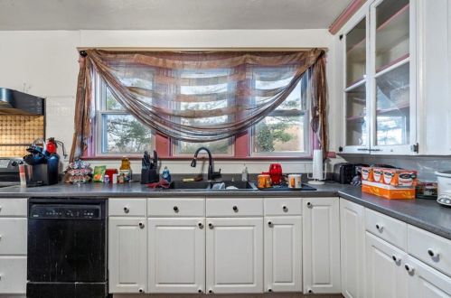 28 Rochambeau Ave, Providence RI 02906-1908 exterior