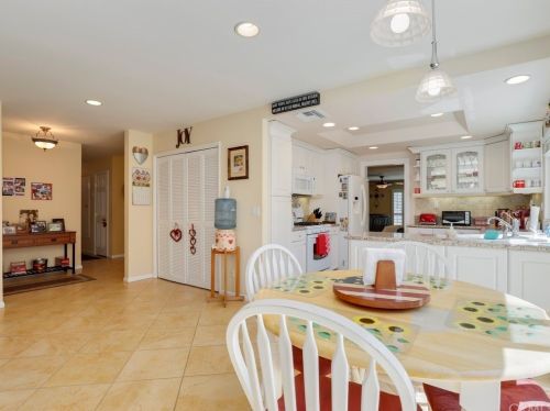 6569 Pinion St, Calabasas CA  91377-1212 exterior