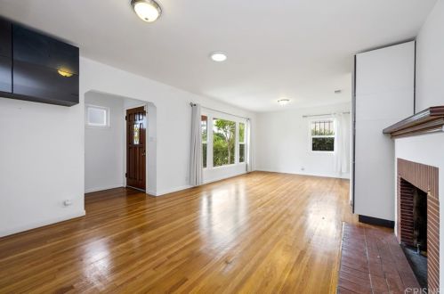 11016 Califa St, North Hollywood, CA 91601-1301