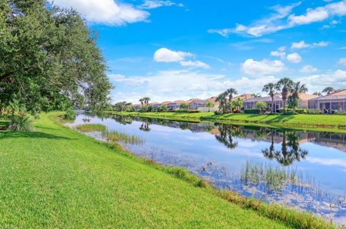 4256 Montalvo Ct, Naples FL  34109-3335 exterior