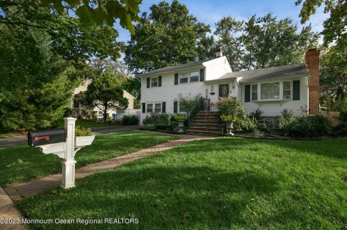 37 Walnut Ave, Tinton Falls, NJ 07701-6131