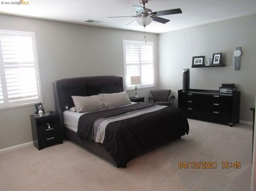 1886 Ventura Dr, West Pittsburg CA  94565-6476 exterior