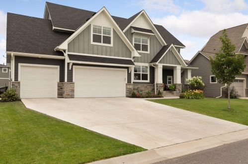 5865 Zanzibar Ln, Minneapolis, MN 55446