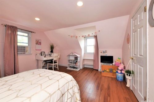 612 3rd Ave, Elwood NY  11731-3435 exterior