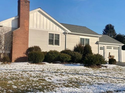 67 Oakland Dr, Bridgeport, CT 06611-1911