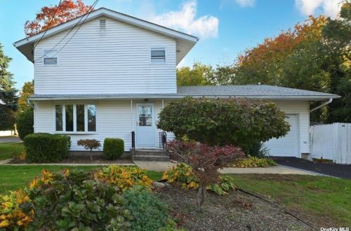 44 Sagamore St, Hicksville, NY 11803-2219
