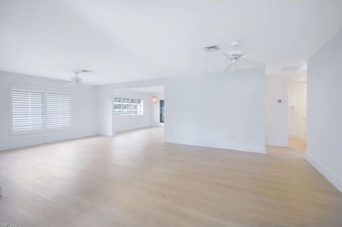 16 Crooked Ln, Naples, FL 34112-0203