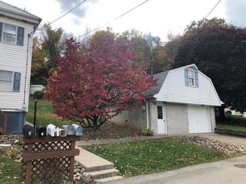 4 Gratz St, Penn, PA 15675-9607