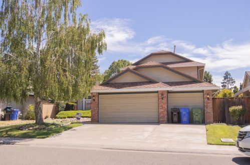 7461 Wynndel Way, Elk Grove CA  95758-1084 exterior