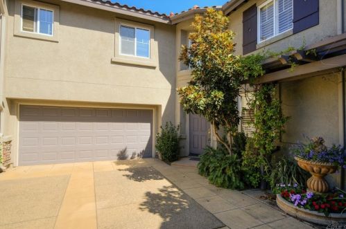 6454 Alexandri Cir, Carlsbad, CA 92011-3610